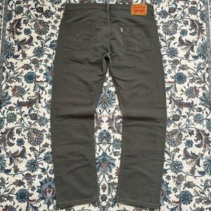 Levi's Men's Charcoal Relaxed Jeans